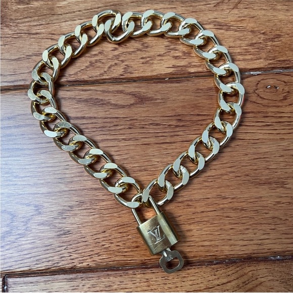 🚨SOLD🚨 Louis Vuitton Lock and Key Necklace #316 - Picture 5 of 8
